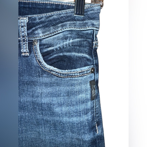 Silver Jeans Avery Capri women’s sz 27 style L44922EGX396 distressed - Picture 3 of 10